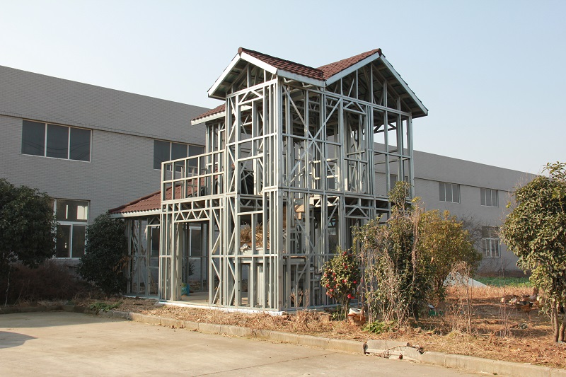 這是蕪湖博天彩石金屬瓦廠家用輕鋼龍骨和金屬瓦搭建小別墅，非常宏偉氣魄的感覺